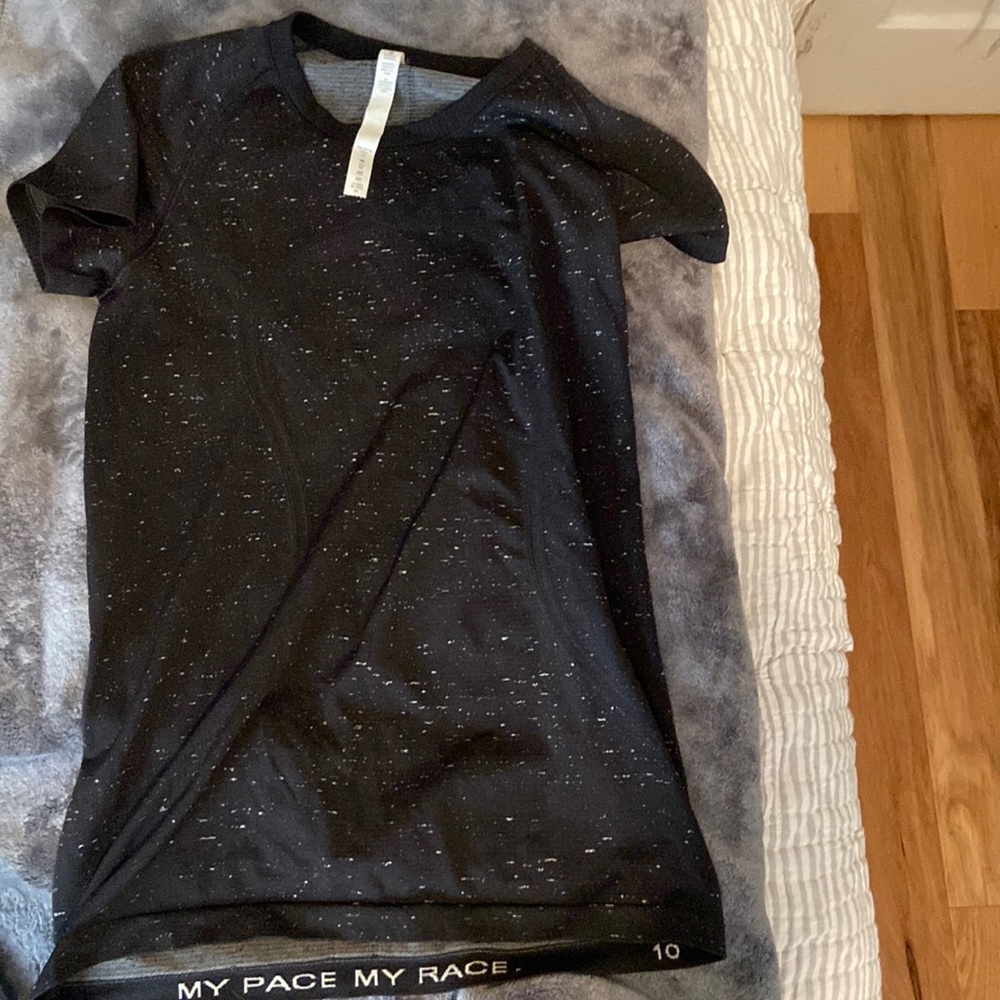 Lulu lemon activewear t shirt black